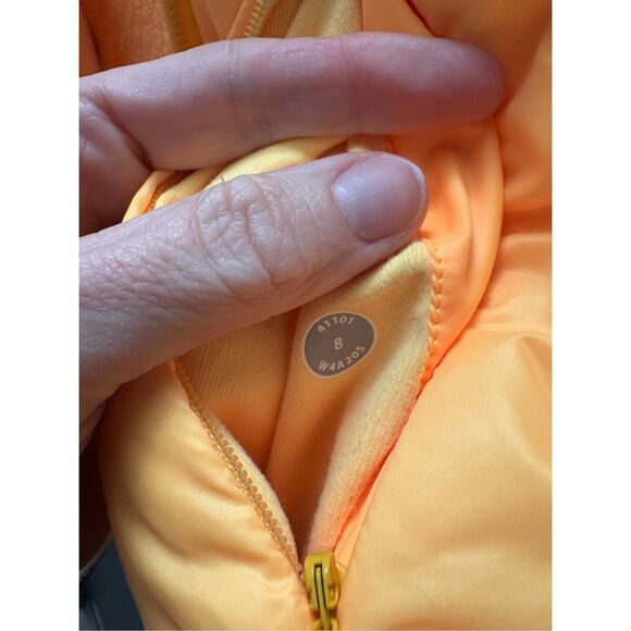 Lululemon Glacier Vest Yellow Double layered NWOT size 8 - Picture 5 of 11